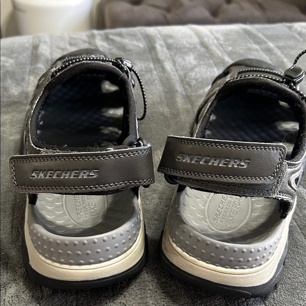 ☘️Skechers Men's Black Athletic Sandals - Picture 4 of 9